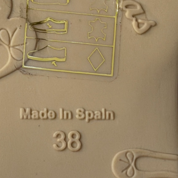 Pretty Ballerinas Blush Patent Feather-Trim Mary Jane Flats size 38 - Picture 9 of 12